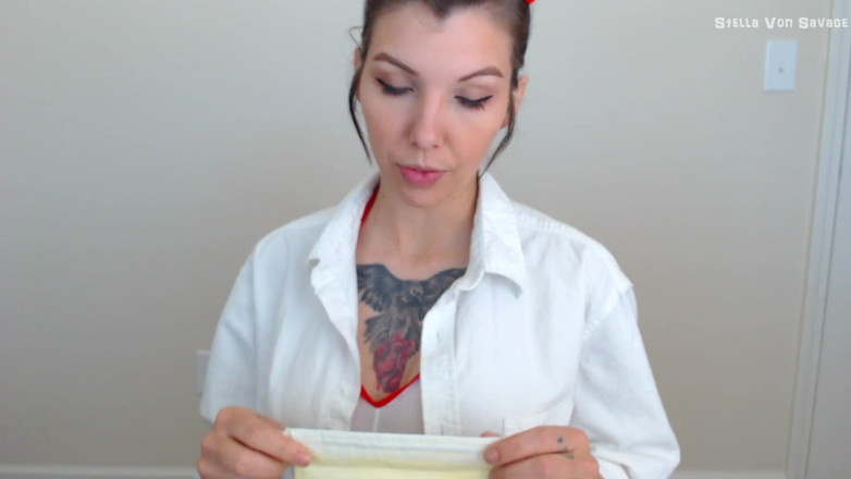 Stella Von Savage: Nemocná sestra kouří v latexových rukavicích