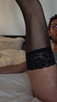 Ich Bin in Strümpfen Und Streiche Deine Beule Mit Meinen Beinen... Soll Ich Weitermachen?