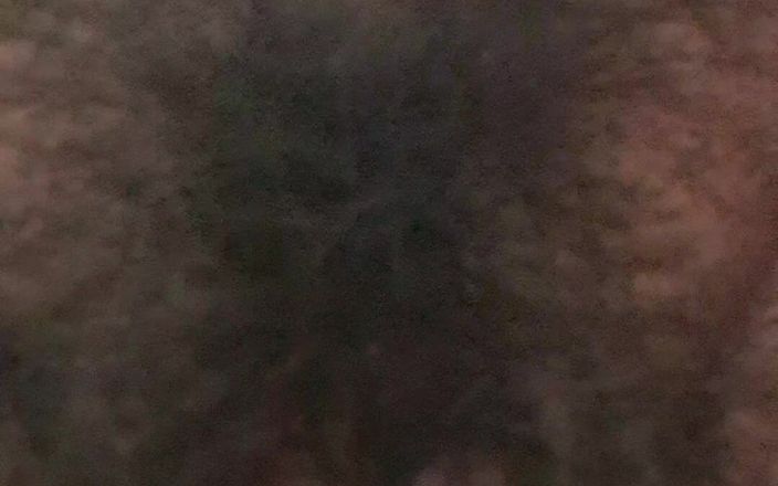 Mommy big hairy pussy: Memek becek ibu tiri ini dientot habis-habisan sambil bugil
