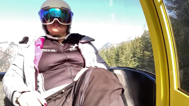 Tanja Tachee: Horny in the cable car