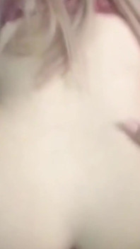 Ti piace come questo ragazzo mi penetra fino a quando non finisce dentro di me