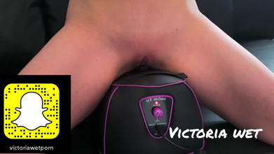 Victoria wet: Секс на машині для верхової їзди змушує вас голосно стогнати