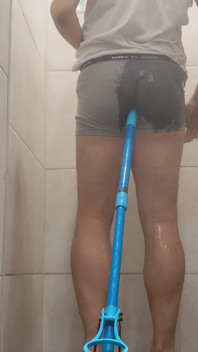 Ich Habe Meinen Anus in Der Dusche Saubergeputzt.