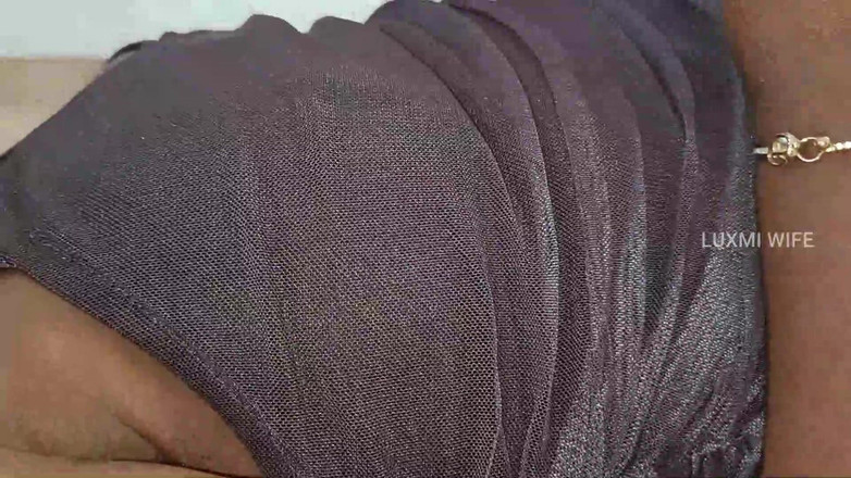 Luxmi Wife: सेक्स कहानी - पड़ोसी ने मुझे साड़ी में चोदा