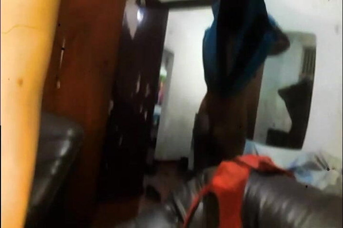 Tina Baby: श्रीलंका में सौतेली मम्मी - ahe jons the Bath