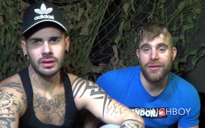 Only bareback sex party with friends: 2125 un ragazzo così sexy scopato da Boyg con tatuaggi...