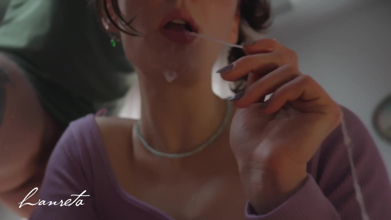 Lanreta: Selbstgedrehte freundin blowjob. Schlampiges gesicht ficken und sperma im hals -...