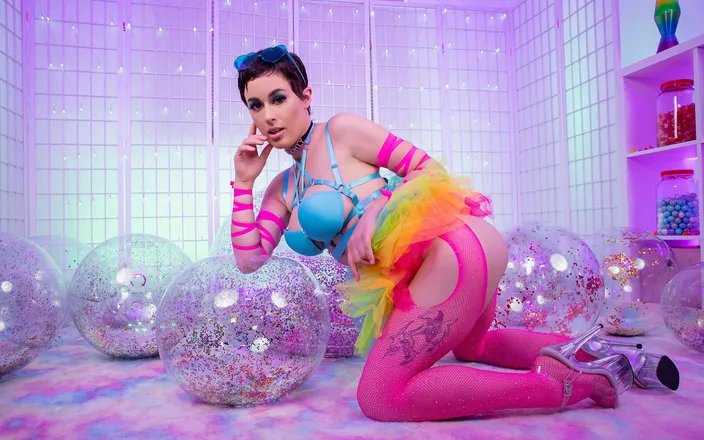 SwallowBay: Crazy Ballerina Olive Glass VR Cock Sucking