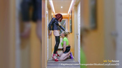 Lucy Essex CD: Trans lucy scopa in faccia e scopa analmente la calda...