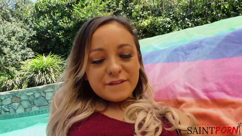 SaintPorn: Cleo играет с собой, прежде чем глубоко принять своего отчима