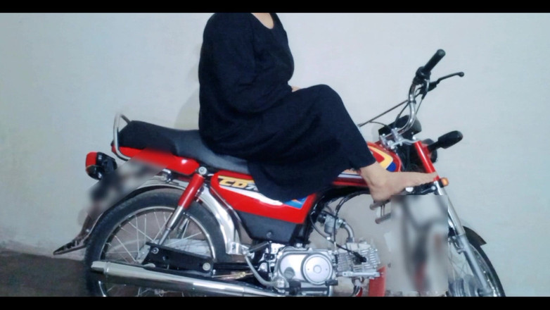 Silent boy: Bike rider dívka poprvé setkání s přítelem