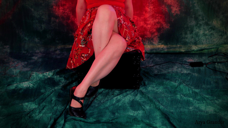 Arya Grander: Double crossed twisted legs just sitting video