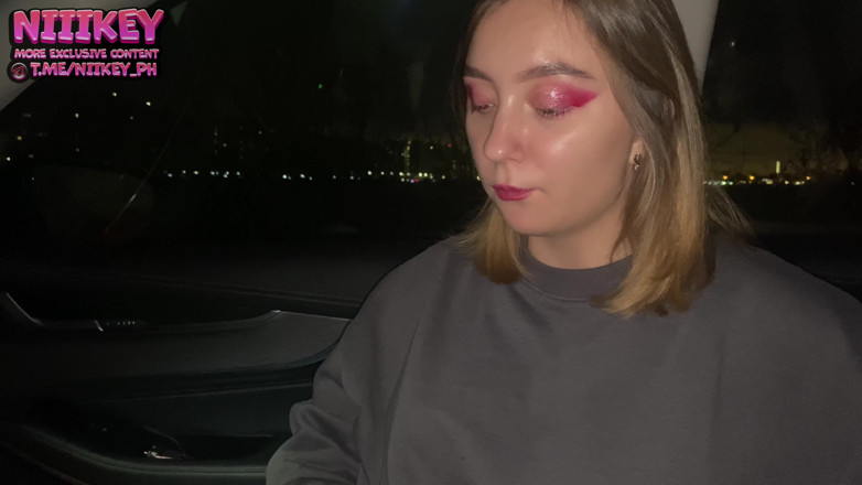 niiikey: 第一次Tinder约会以车内性爱结束！她允许我在她的阴户里射精