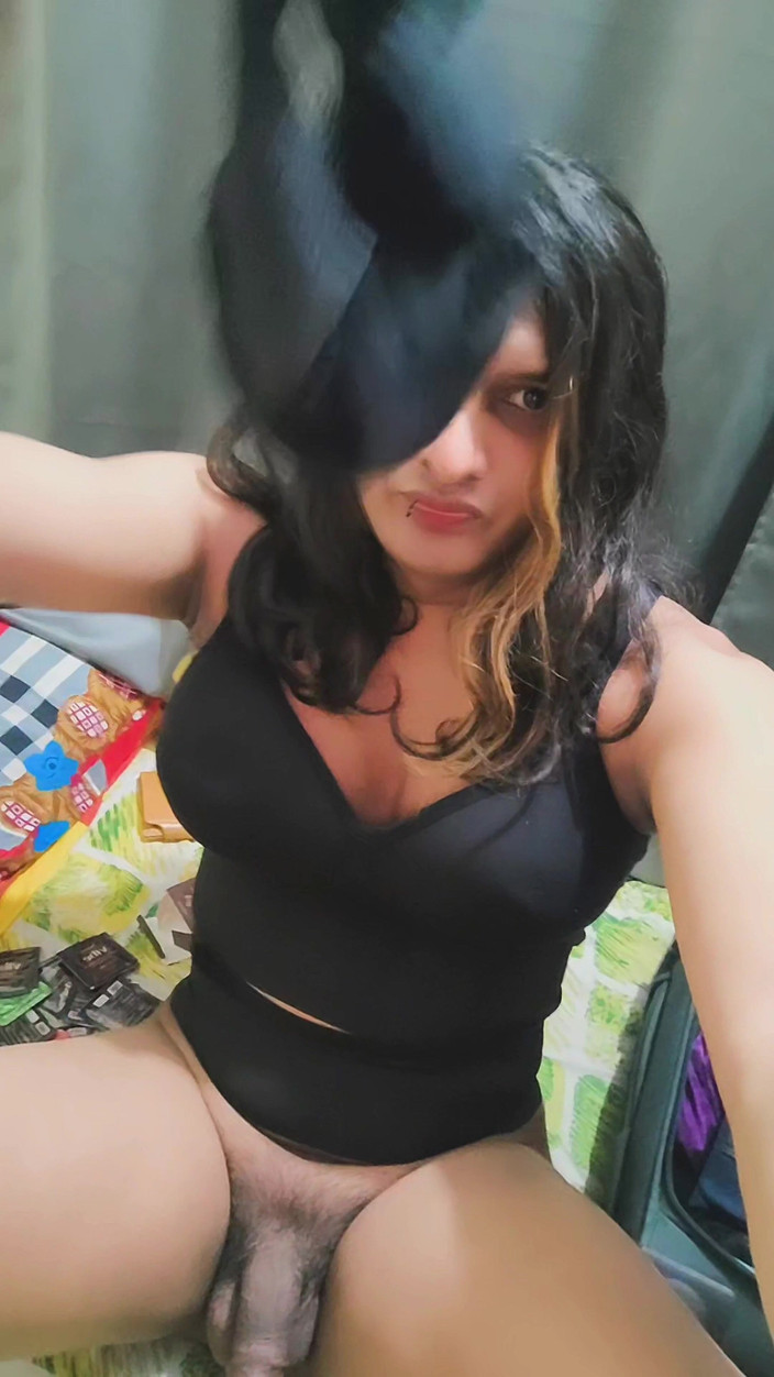 Zoyasazadai: Zoya Shezadi jde do indické funkce a mám na sobě černou...