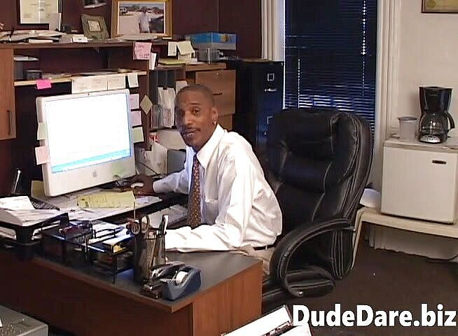 DudeDare: Kinky vriendjes neuken hard op de trap