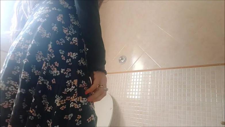 savannahamatoriale: Pojď na moji krásnou nevlastní matku v koupelně