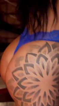 Mame sexy nesătule împart fiecare pulă tare în joc sălbatic în grup cu Lena