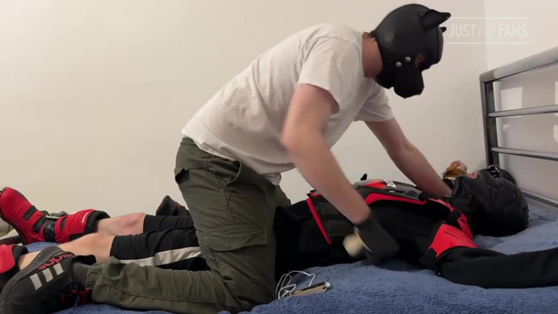 Inmate Cody and SubEdgeX: Twink trong Mx Gear bị hành hạ