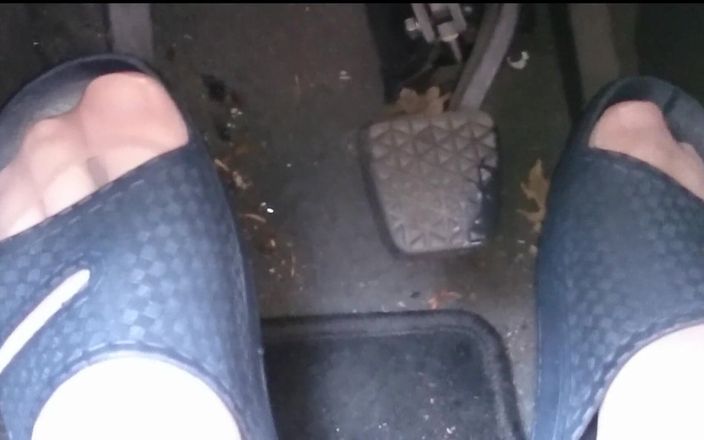 Carmen_Nylonjunge: Em auto pés de nylon