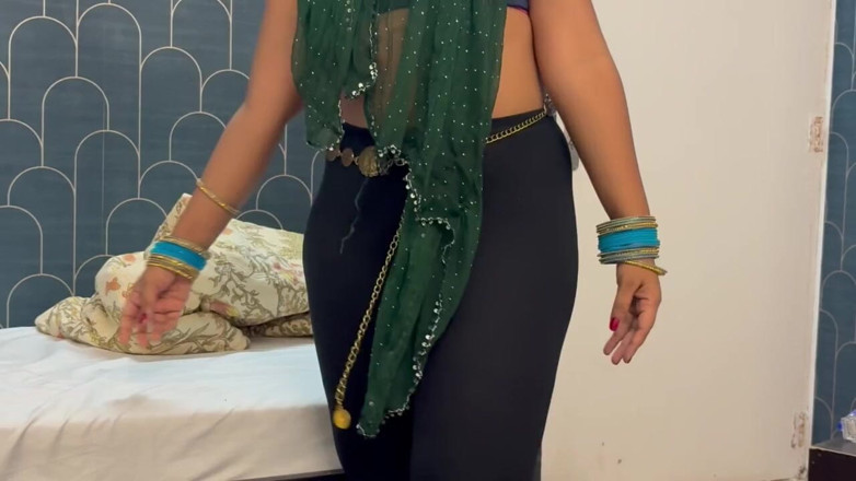desi_babe1234: MILF ก้นน้ำตาลโดนฉีกกางเกงก่อนขี่ควยใหญ่ของสามีเพื่อน