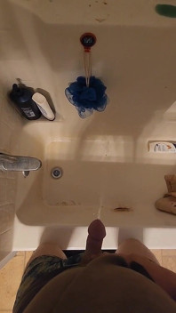 Pisse dans la baignoire.
