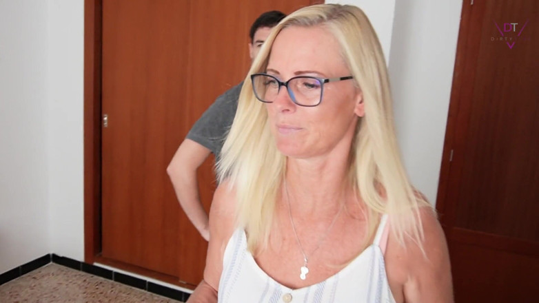 Dirty Tina: แตกในได้ไหม! ลูกค้าคือพระเจ้า!