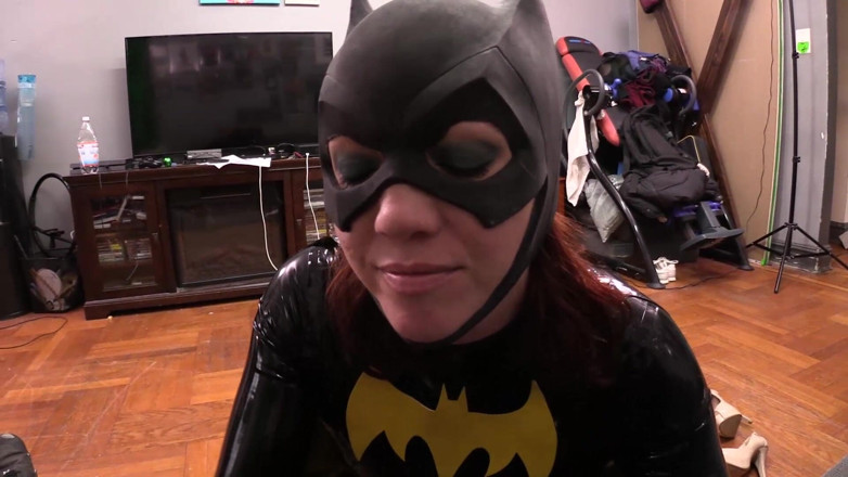 Evangelines Fetish: Batgirls - infiel masturbación con la mano