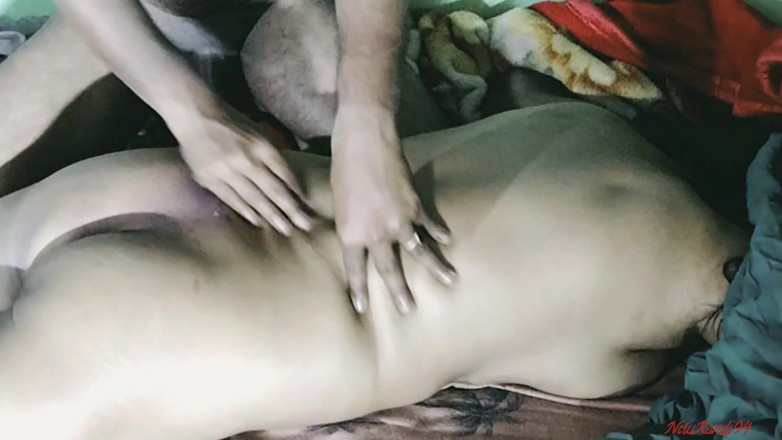 NituRandi94: Geile desi bhabhi körpermassage und ficken