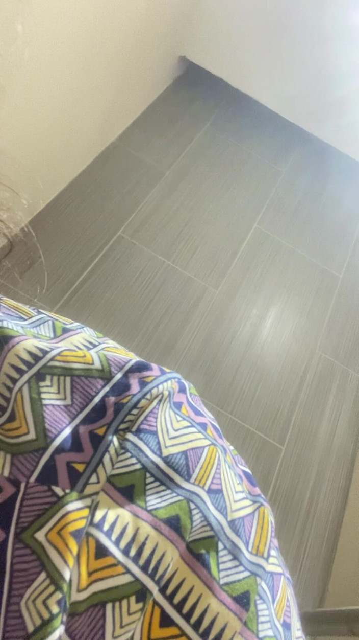 MissChrystalline: Orgasmo na cabine do banheiro