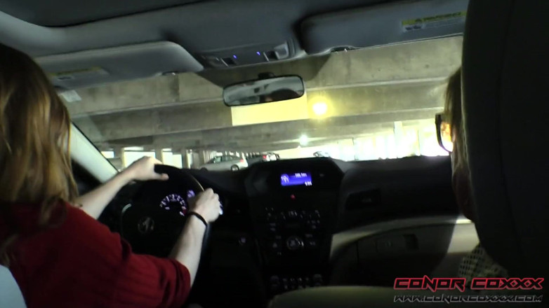 Horny Household: Madrasta recompensa enteado com carro bj