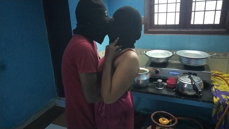 Tamil lesbian: Žhavý sex v kuchyni