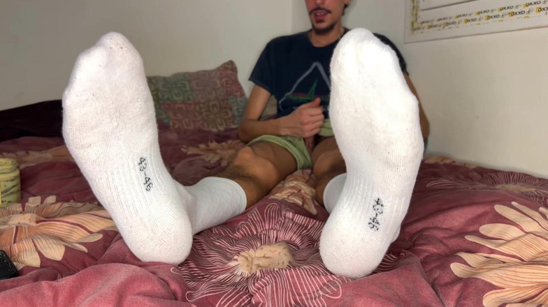 ARAB HUNG TWINK: 私のツインクの足とチンコを崇拝して、私がイくのを見てください
