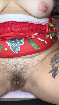 Hairy Pussy and Very Wet and I Play with My Hole!