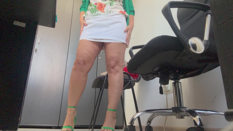 Step Mommy: La sexy moglie matura elegante in ufficio prende in giro...