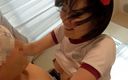 Japan banana: O studentă japoneză drăguță de 18 ani face sex cu muie și...
