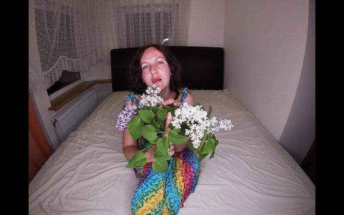 Hera Harding: Hot Wife Found a Dildo in a Flower Bouquet