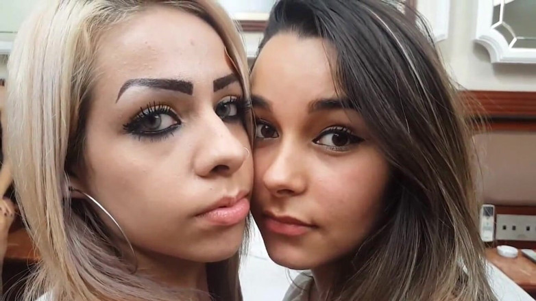 FetishKing: Lesbiche baciano la coda per baciare ragazze migliori