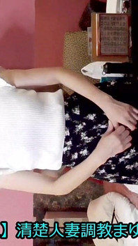Mayu No69 Cabul Masochistic dengan topeng kepala penuh, kolar & tali rantai yang merupakan jurang dari penampilannya yang cantik, latihan SEKS