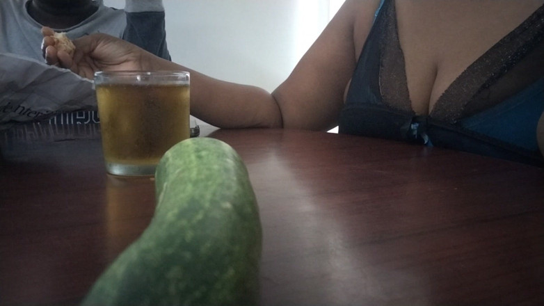 Priya aunty: Sprostě mluvící tamilka na jídelním stole