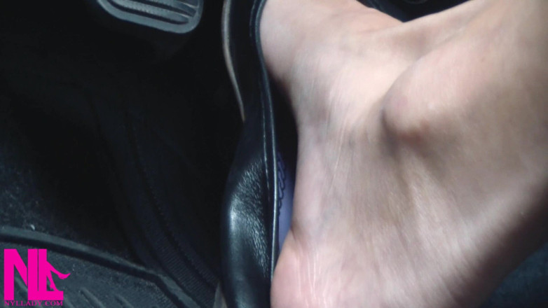 Nyllady: Revving and Driving in Black Leather Flats on Barefeet