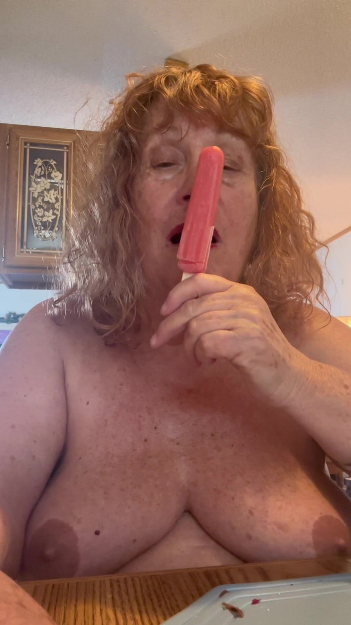 Big Ass 4 U: 测试我的吮吸鸡巴技巧