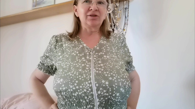 MariaOld: La nonna allatta al seno per il figliastro. Gioco di...