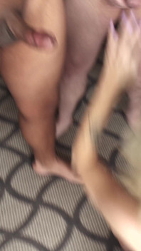 Puta tatuada en su primer gangbang