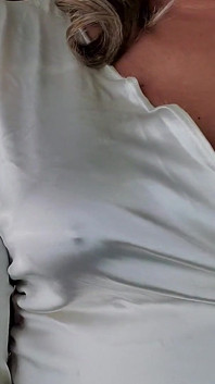 Top din satin alb