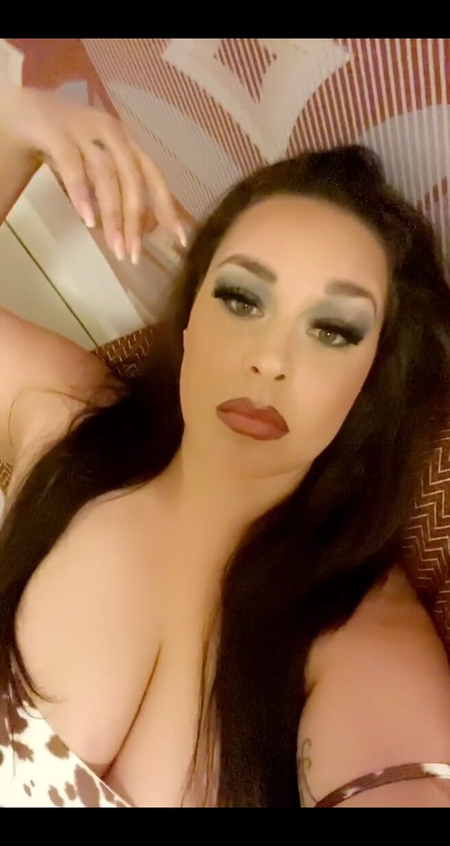 Anastasia Lux: Keep Ur Open