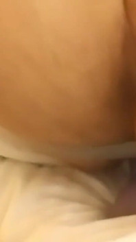 Gorąca amatorska bi owłosiona wydra w Jockstrap Jazda Wielki Dildo Głaskanie Wielki kutas