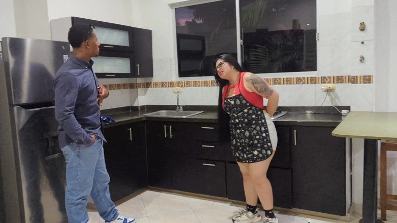 Anotonella-jones: Antonella ditemu bual untuk menjadi pembantu rumah dan meyakinkan majikan...