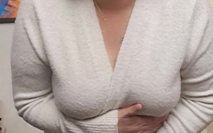 Mommy big hairy pussy: 继母迎接她的情人