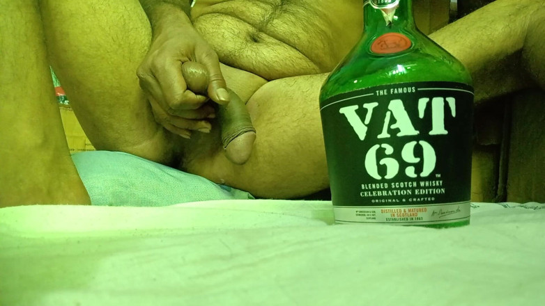 siyasingerporn: こんなチンコを見たことがないでしょう。とても大きなチンポで、感覚を奪い、このチンポを抱きたくなるでしょう