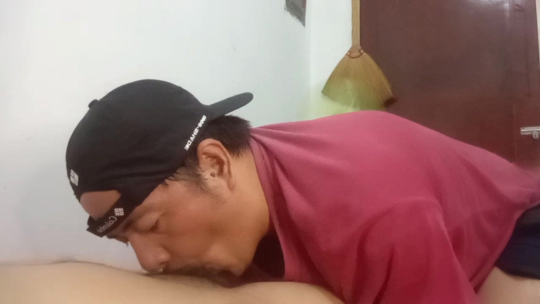 Talahib23: 深喉一根与奶酪混合的鸡巴太美味了